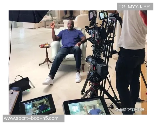 甜瓜父子携手乔丹品牌传承精神球场内外共同贡献力量